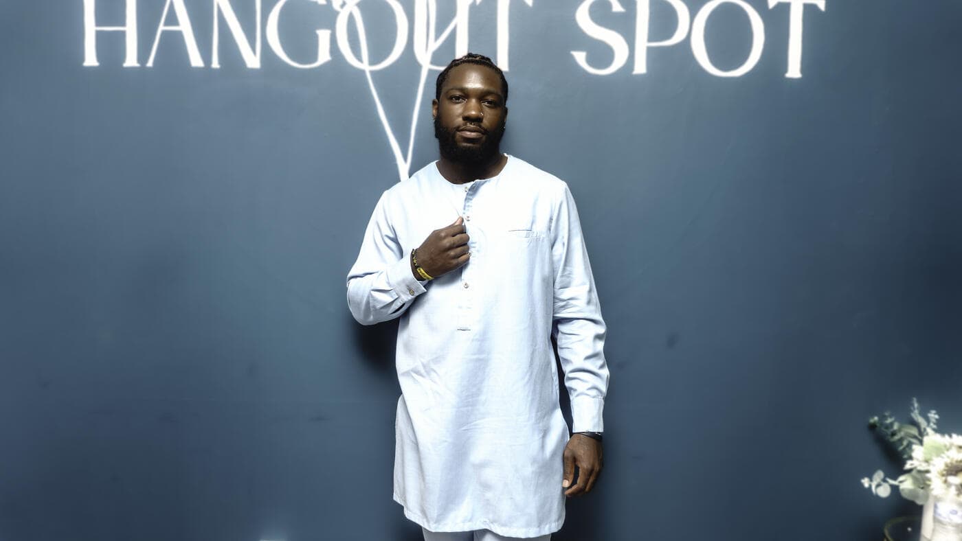A guest in a light blue kaftan at Gala Night